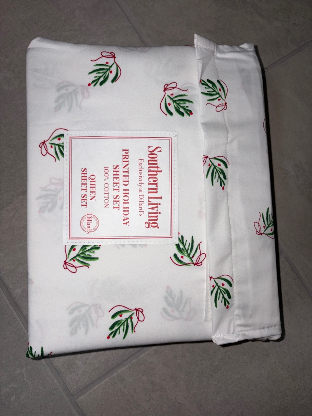 Southern Living Christmas Sheets Queen set White With Pine Floral Print NEW